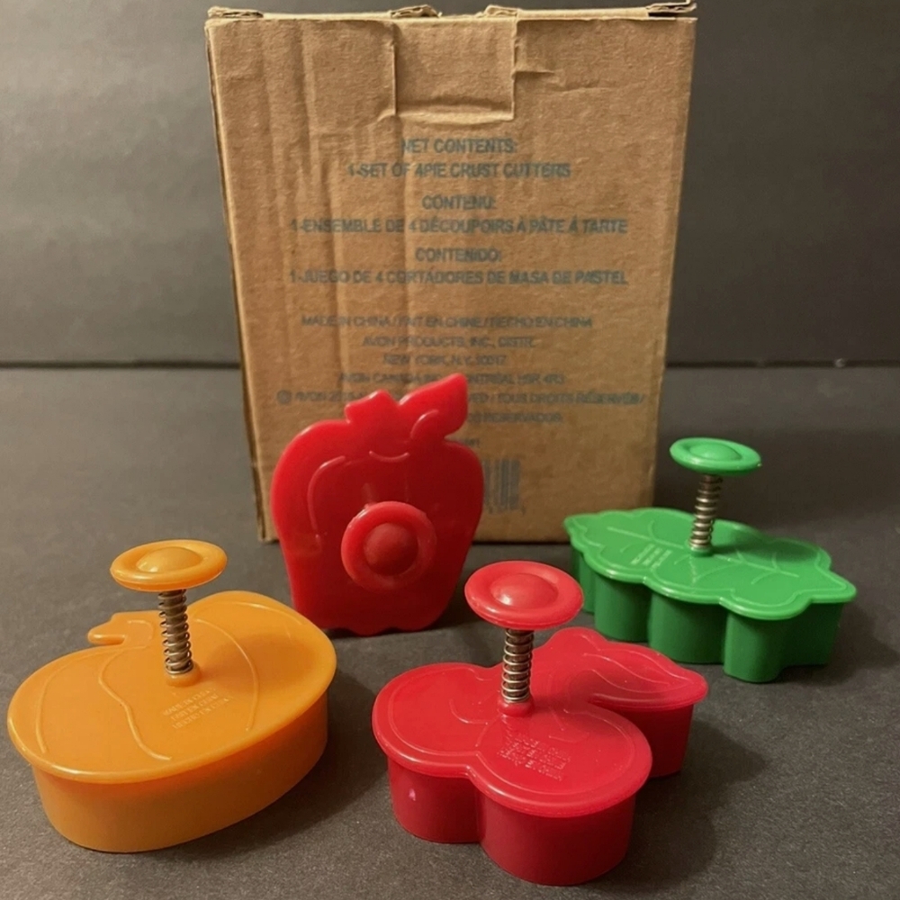Vintage Avon Set Of 4 Pie Crust Cutters